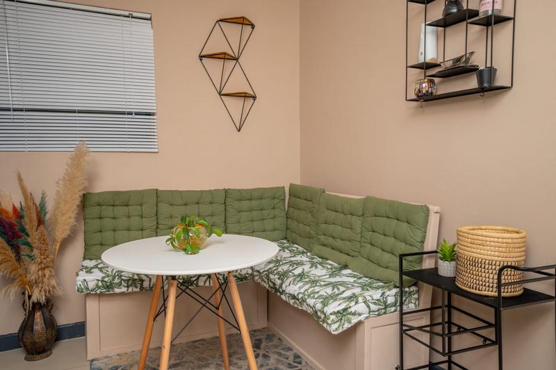 1 Bedroom Property for Sale in Mouille Point Western Cape